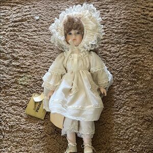 Seymour Mann - Porcelain Doll in Cream Lace Dress - Collectible Kids Toy
